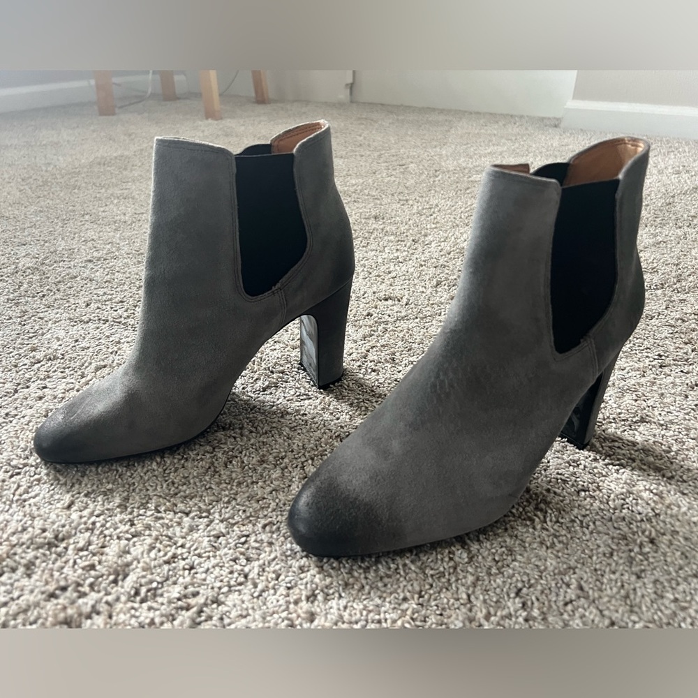 NWOT Banana Republic Gray Suede Ankle Boots